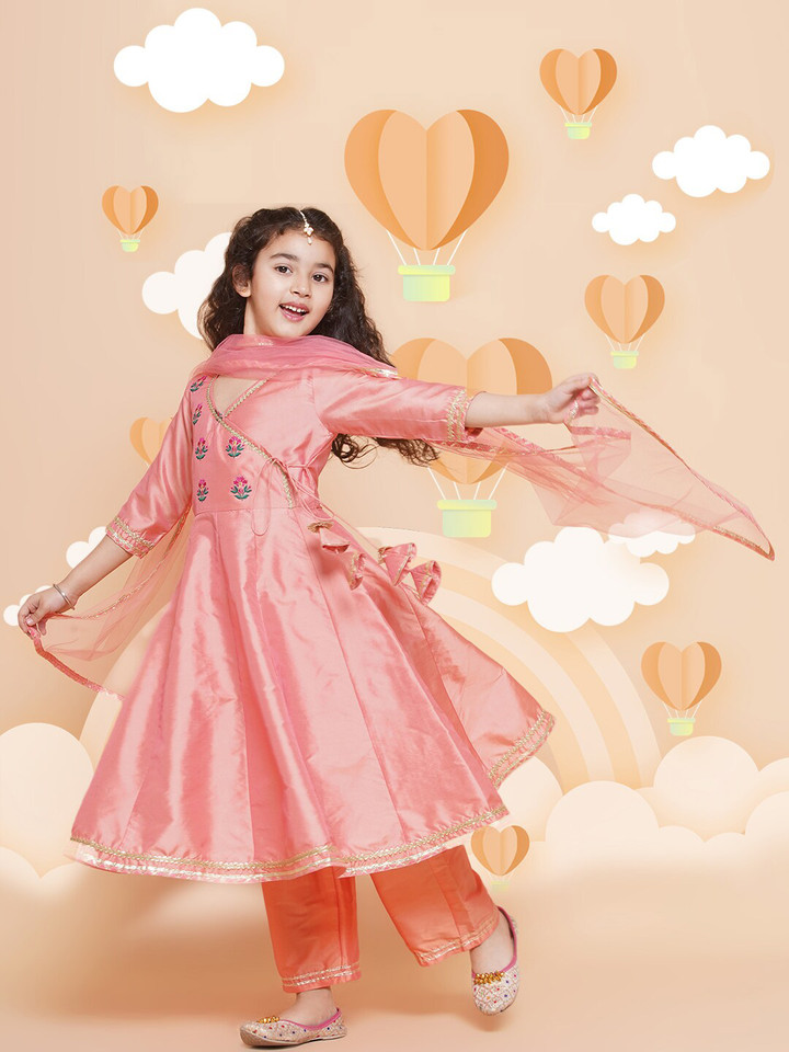 Bitiya by Bhama – Kurta With Trousers & Dupatta