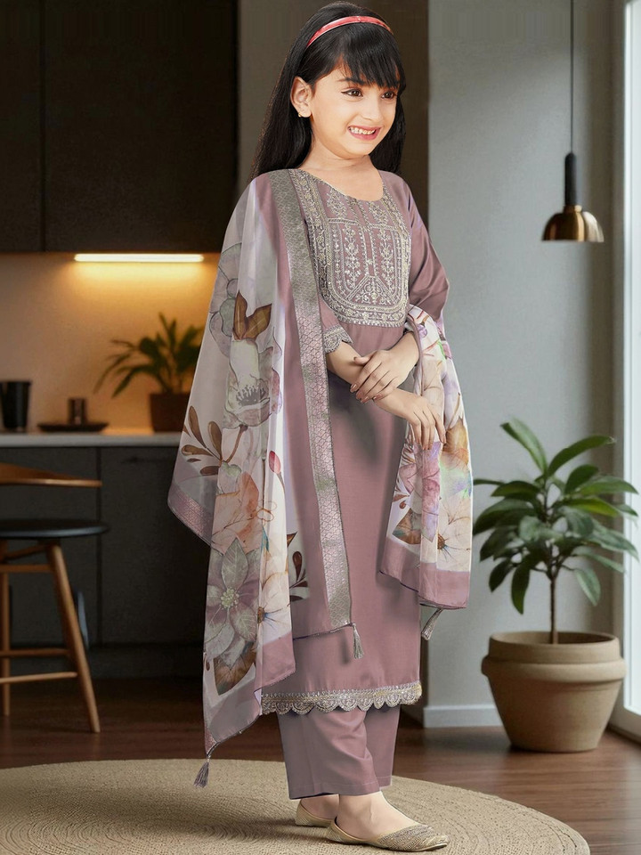 Vetrokart – Girls Embroidered Kurta with Trousers With Dupatta