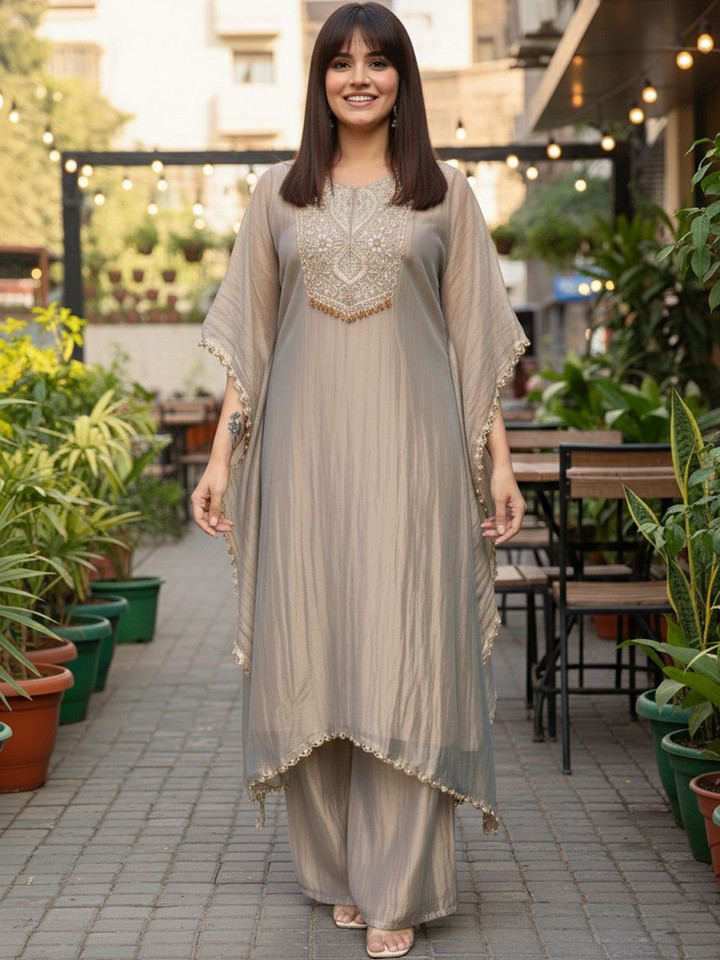 Aaghnya – Women Embroidered Kurta with Palazzos