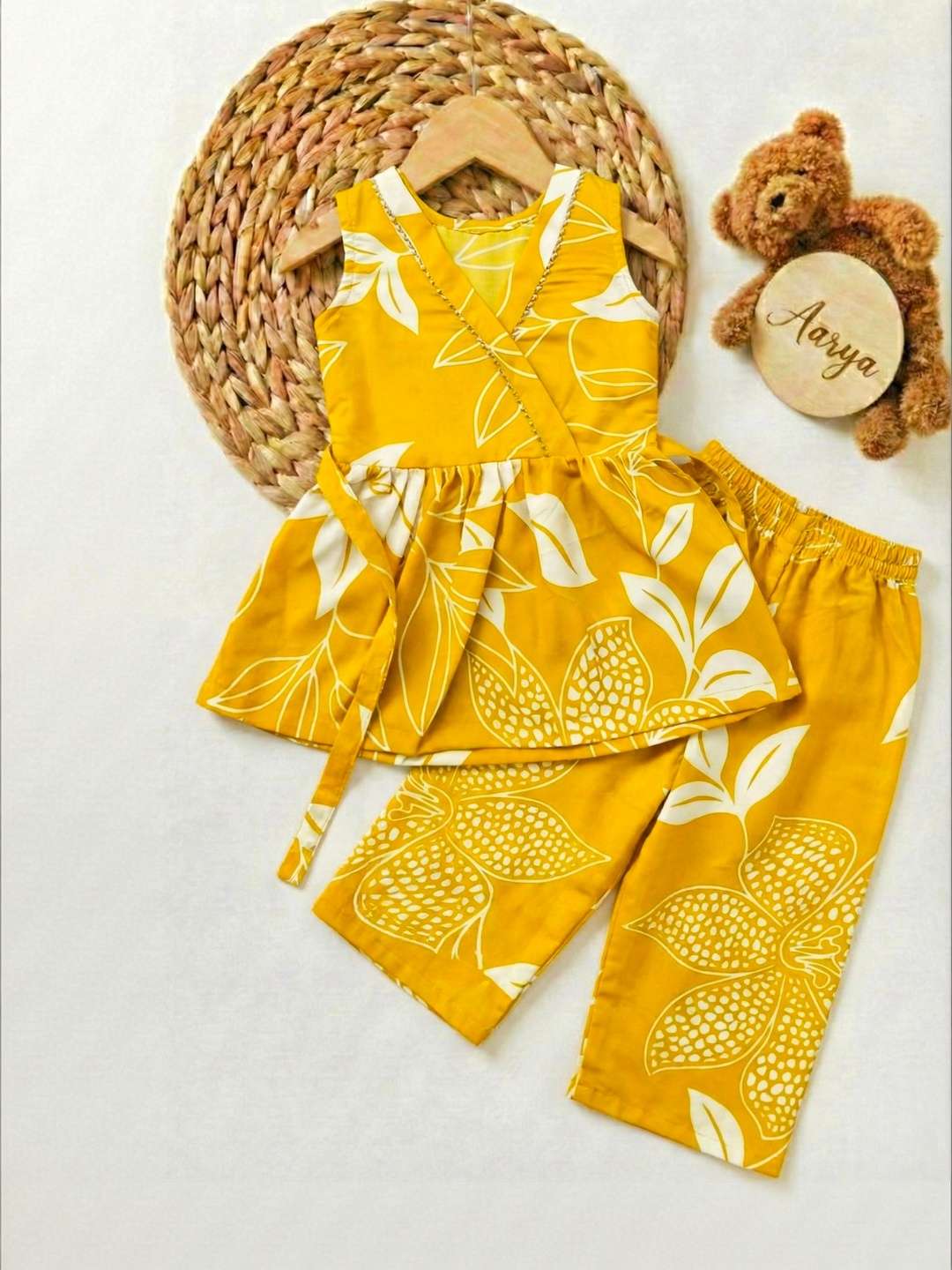 Inddus – Women Embroidered Kurta set